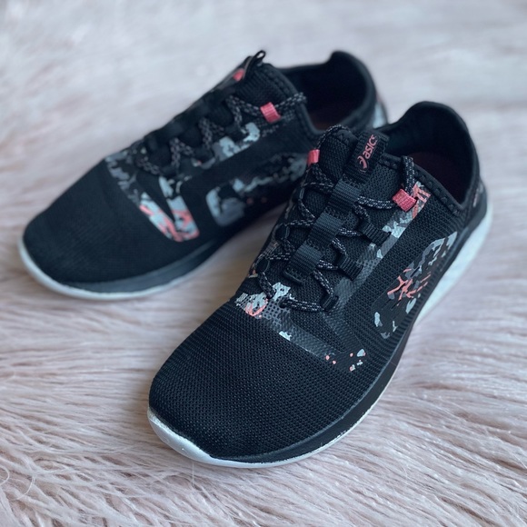 lightweight running sneakers